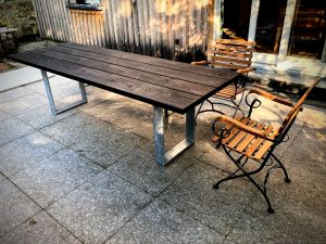 Geköhlte schwarze Eiche Gartenmöbel robust Holz köhlen