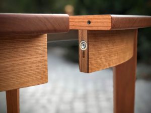 Runder Auszieh-Tisch aus amerikanischer Kirsche ausziehbar Möbeltischlerei Sinnesmagnet Dresden