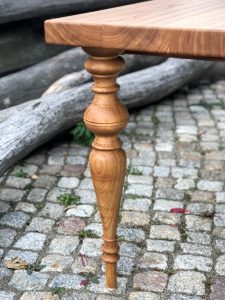 Eichetisch gedrechselte Tischbeine Eiche Massivholz Möbel