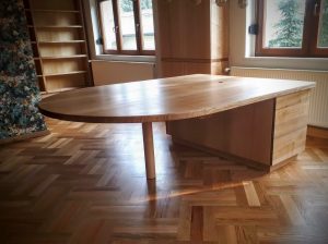 Runder Schreibtisch mit Schubkastenturm aus Massivholz Möbel Dresden