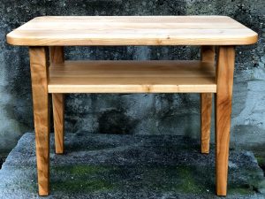 Couchtisch mit Zeitungsablage Nachttisch aus Kirsche Möbel aus Dresden