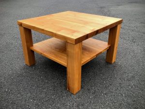 Quadratischer Couchtisch aus Massivholz Kirsche mit Zeitungsablage Möbel Dresden