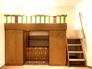 Hochbett für Kinder mit Schränken viel Stauraum