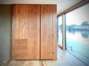 Einbauschrank aus massiver Eiche Wohnschiffmanufaktur Berlin