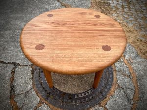 Runder Couchtisch aus Eiche