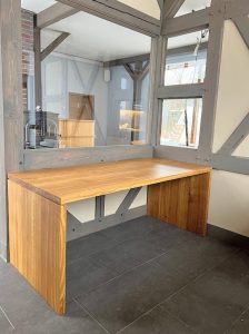 Büro-Schreibtisch aus massiver Eiche