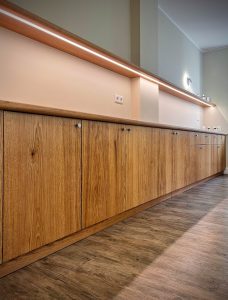 Sideboard in Behandlungszimmer Arztpraxis Möbel Dresden
