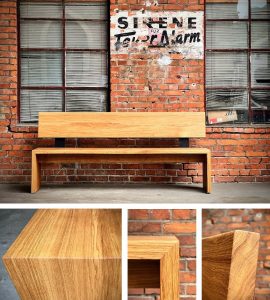 Diese Bank am Esszimmer-Tisch bietet viel Platz. Die große Rückenlehne ist bequem und schont die Wand. Die edlen Holzflächen aus Eiche und das klare Design der Sitzbank ergeben ein Gebrauchs-Möbel mit Ausstrahlung. Auf den Fotos sieht man die klare Linienführung und die sauber gearbeiteten Details: durchgängige Holzmaserung an Seiten und Sitzfläche der Bank, sauber auf Gehrung verbundene Eckverbindungen und dezente Rundungen an Sitzfläche und Rückenlehne der Bank sowie minimalistische 45°-Fasen an allen anderen Holzkanten. Die Holzoberflächen sind mit Hart-Öl geschützt und Hart-Wachs veredelt.