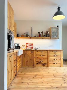 Küche aus Altholz nach Maß aus der Tischlerei in Dresden