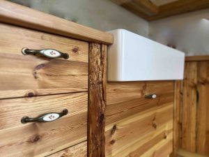 Küche aus Altholz nach Maß aus der Tischlerei in Dresden