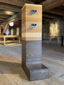 Ausstellungsbau für Schloss Weesenstein - eine Ausstellung für Kinder. Stelen und Tische aus der Massivholz-Möbel-Tischlerei Dresden