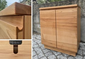 Im Bad der klassische Unterbau für an der Wand befestigte Waschbecken. Maßgefertigter Waschbecken-Unterbau aus Kernbuche-Massivholz aus der Tischlerei Sinnesmagnet in Dresden.